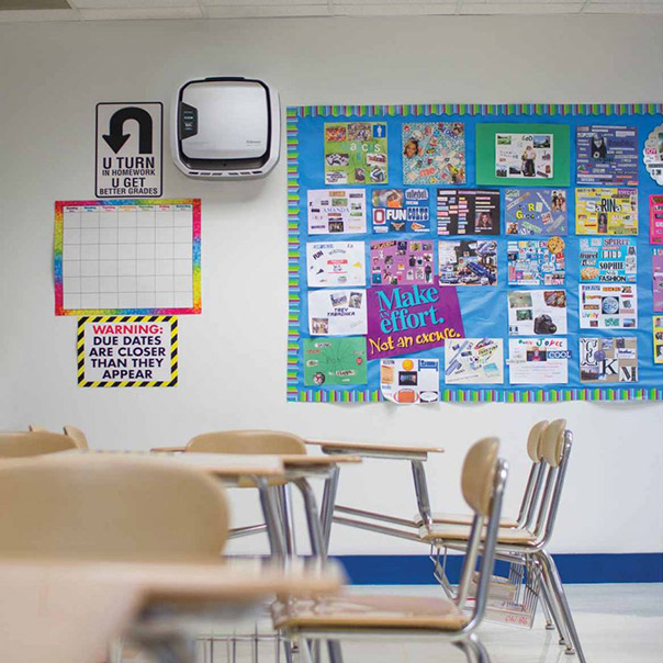 Oczyszczacz Fellowes zamontowany w klasie szkolnej