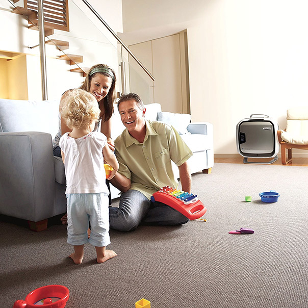 Seniorzy i oczyszczacz LIFAair