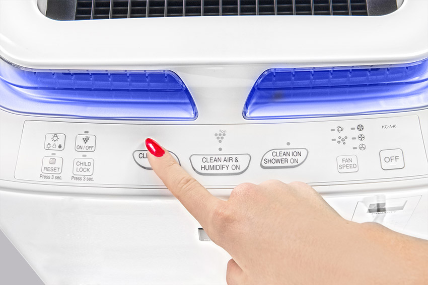 Sharp KC-A40EUW widok na panel sterujący