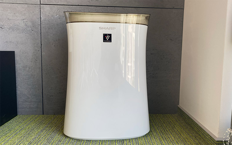 Sharp UA-PG50E-W – widok z przodu