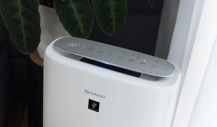 Oczyszczacz powietrza Sharp UA-KIN40E-W - panel sterowania