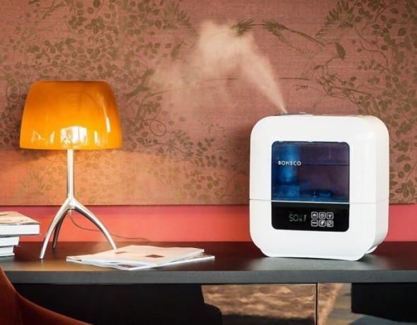 Nawilżacz powietrza Boneco U700 w aranżacji na biurku