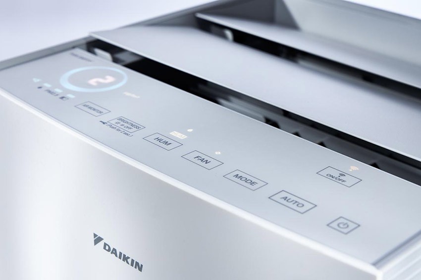 Oczyszczacz powietrza z jonizacją Daikin MCK70ZW - panel sterowania