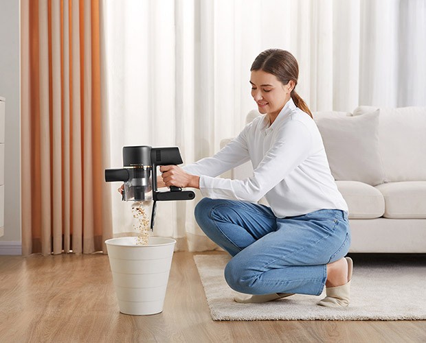 Łatwe opróżnianie zbiornika w odkurzaczu Dreame R10 Pro