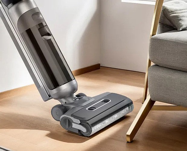 Hygse Akva i mycie paneli w salonie