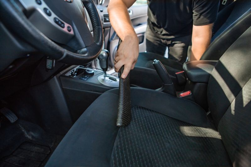 Odkurzanie tapicerki samochodowej