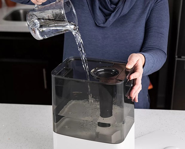 napełnianie zbiornika w Levoit Classic 300S