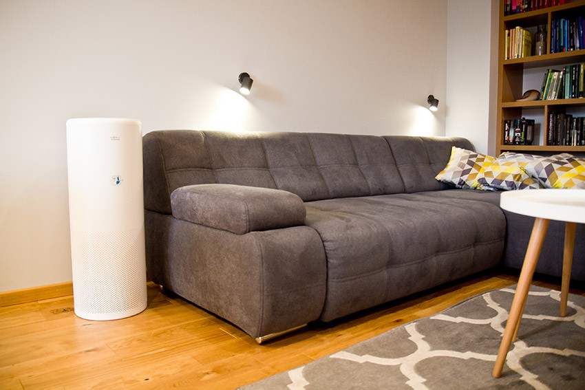 oczyszczacz powietrza LIFAair LA510 w salonie