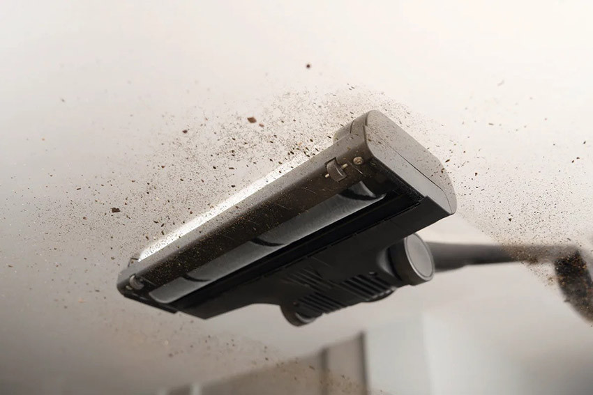 Wałek Hardfloor Care Tool czyści parkiet i delikatne podłogi drewniane bez zarysowań