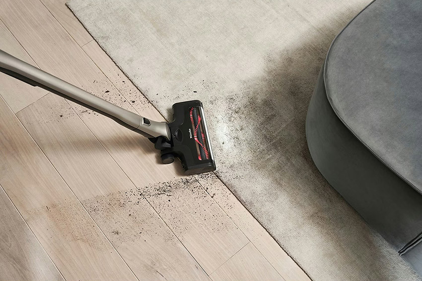 Szczotka MultiFloor XXL z FloorDetect i LED w Miele Triflex HX3 Plus automatycznie dopasowuje moc do podłoża