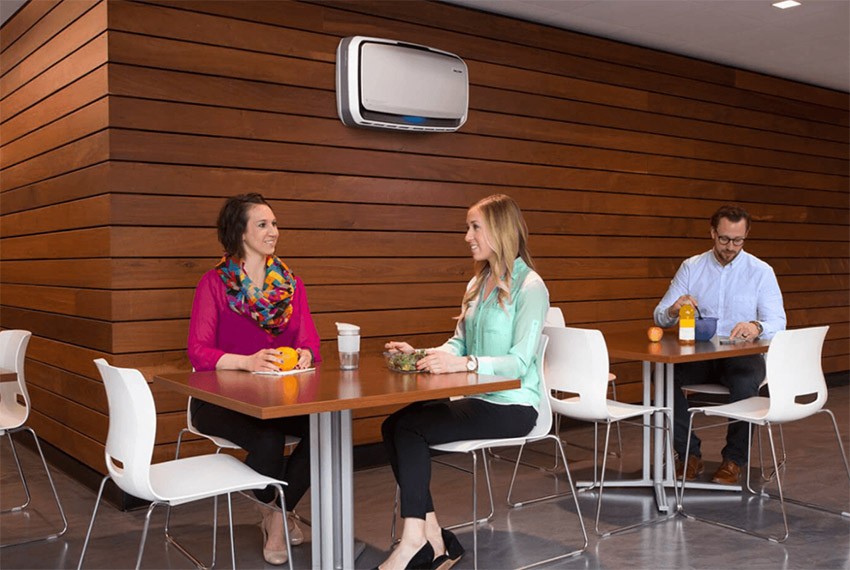 oczyszczacz Fellowes zamontowany na stołówce biurowej