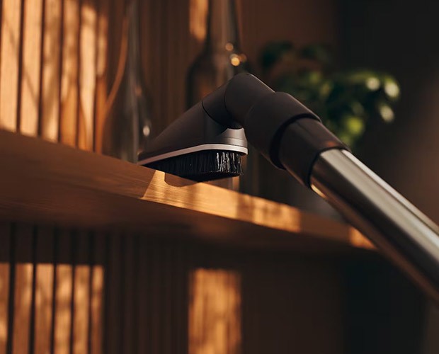 Odkurzanie trudno dostępnego miejsca