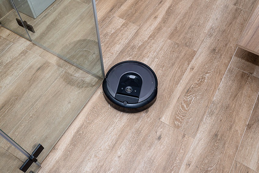 robot sprzątający z lampą UV