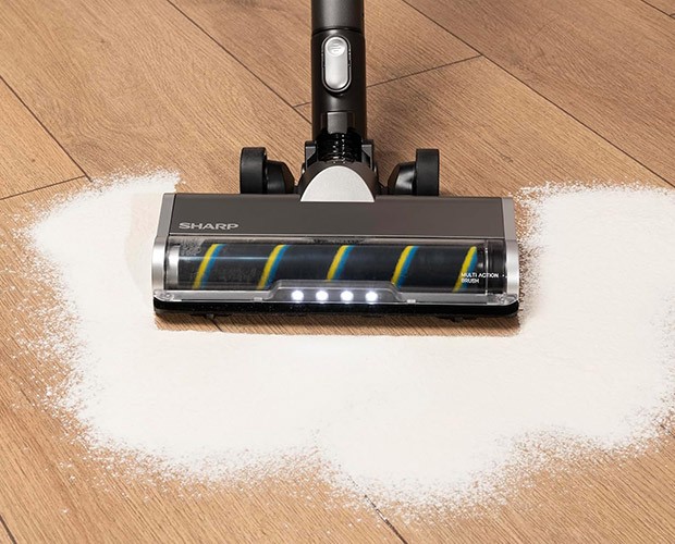 Sharp SA-VP4251GS podczas odkurzania
