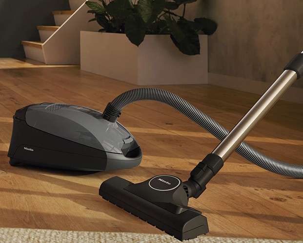 ssawka zamontowana na rurze w odkurzaczu