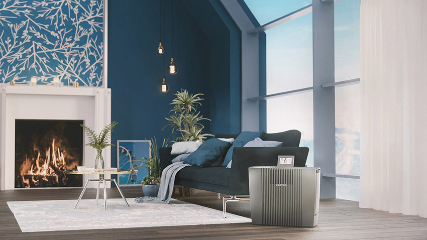Venta Professional AW902 w przestronnym salonie z niebieskimi ścianami, fotelem i kominkiem