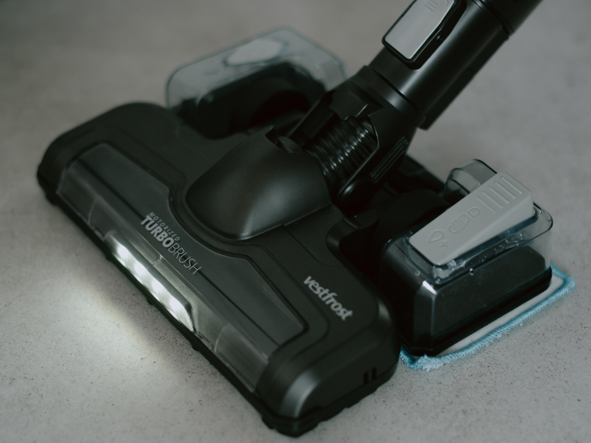 Odkurzanie i mycie podłogi Vestrost Aqua VM4001