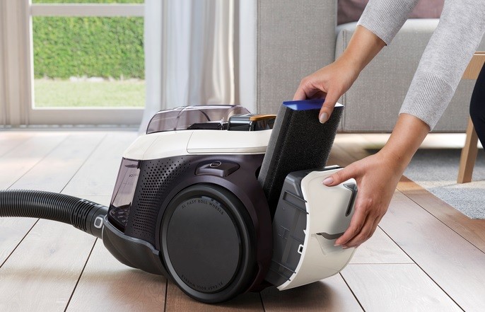 Opróżnianie pojemnika w odkurzaczu bezworkowym Electrolux