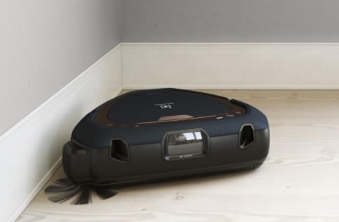 Odkurzacz automatyczny Electrolux z trójkątnym kształtem Trinity Shape™