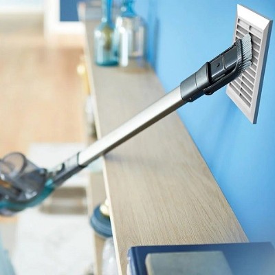 Sprzątanie odkurzaczem pionowym Philips 