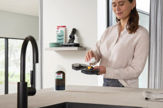 Miele FloorClean – napełnianie zbiornika płynem