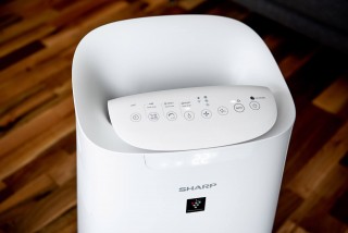 Aranżacja oczyszczacza Sharp UA-KIL60E-W