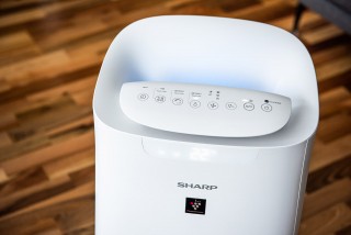 Aranżacja oczyszczacza Sharp UA-KIL80E-W