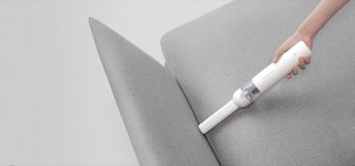 Mi Vacuum Cleaner Mini - czyszczenie kanapy