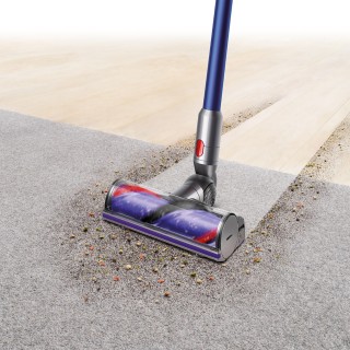 Dyson V11 Motorhead - odkurzanie
