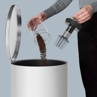 Electrolux Power Hygienic 800 EP81HB25WU - opróżnianie zbiornika