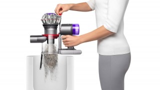Dyson V8™ - opróżnianie zbiornika