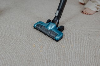 Sharp SA-VP3501AQ - odkurzanie dywanu