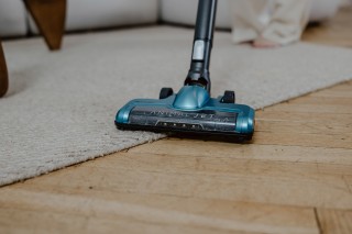 Sharp SA-VP3501AQ - odkurzanie dywanu i podłogi