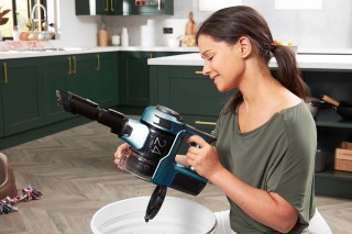 Sharp SA-VP3501AQ - opróżnianie zbiornika