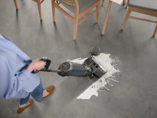 Electrolux Aqua Ultimate 800 Wet&Dry EW81U3DB - usuwanie mokrych plam