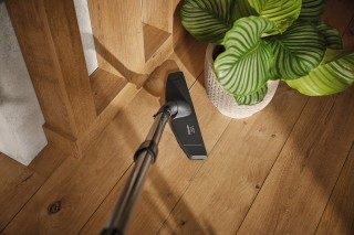 Parquet Twister XL - szczotka parkietowa podczas odkurzania