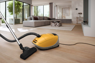 Miele Guard M1 SunsetYellow - podczas odkurzania
