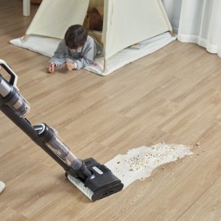 Jimmy PW11 Pro - mycie podłogi w salonie