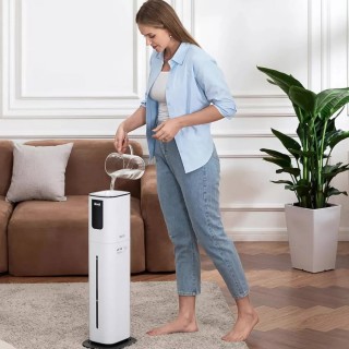 Levoit OasisMist 1000S - nalewanie wody do nawilżacza